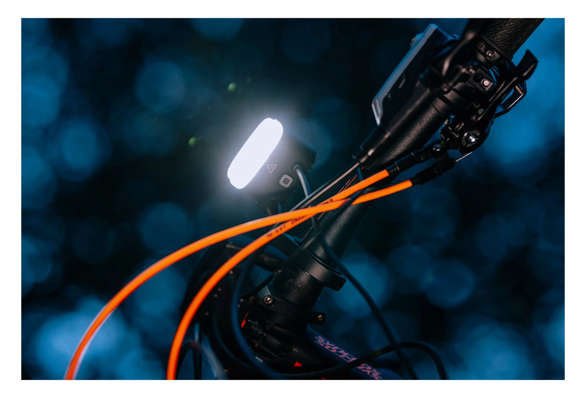 ÉCLAIRAGE AVANT VAE MAGICSHINE ME 2000 NOIR 4 ÉCLAIRAGE AVANT VAE MAGICSHINE ME 2000 NOIR – Image 4