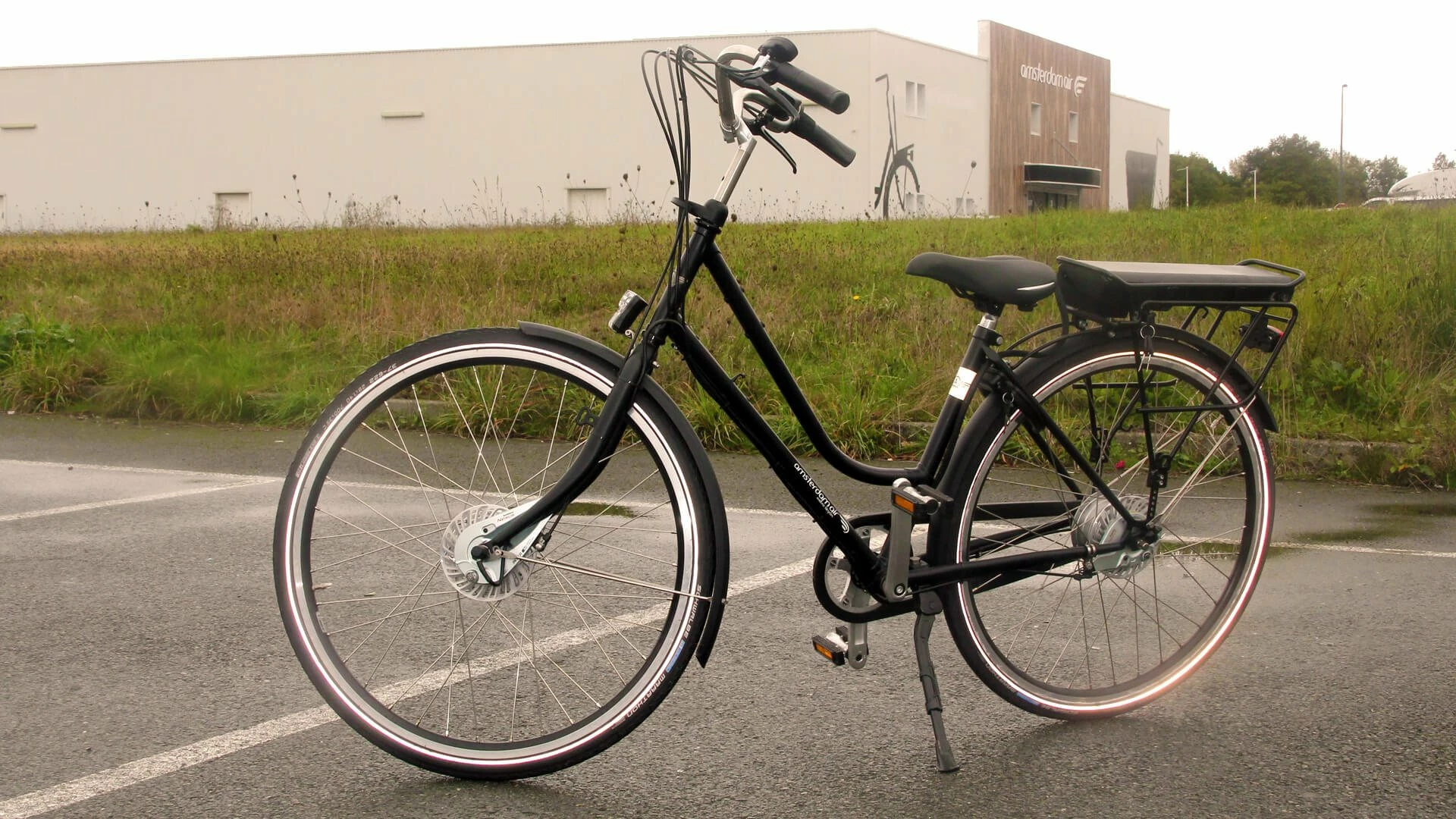 VÉLO ÉLECTRIQUE STREET LOW PREMIUM 4 VÉLO ÉLECTRIQUE STREET LOW PREMIUM – Image 4