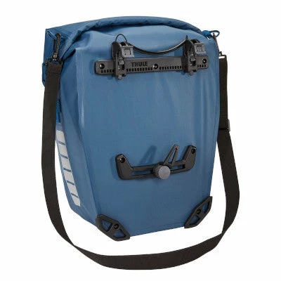 Double Sacoche Bleue Sur Porte-bagages 25L Shield Pannier Thule 2 Double Sacoche Bleue Sur Porte-bagages 25L Shield Pannier Thule – Image 2