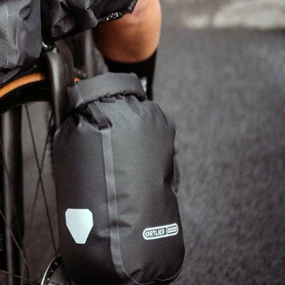 Sacoche Bikepacking Sur Fourche De Vélo Fork Pack Ortlieb 5 Sacoche Bikepacking Sur Fourche De Vélo Fork Pack Ortlieb – Image 5