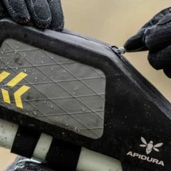 Sacoche De Cadre Bikepacking Et Gravel Backcountry Apidura 1L -Bike Boutique de vente sacoche de cadre bikepacking et gravel backcountry apidura 1l full 6