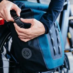 Sacoche Vélo Simple Porte-bagages Arrière étanche Vélotaf Agu -Bike Boutique de vente sacoche velo simple porte bagages arriere etanche velotaf agu full 6